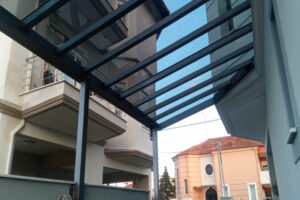 Μεταλλικό σκέπαστρο 100% βιδωτο με πολυκαρβονικο  συμπαγές 5mm