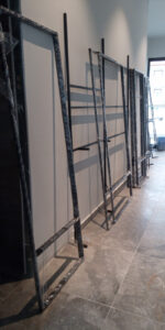 Μεταλλικός εξοπλισμός νεόδμητου ξενοδοχείου